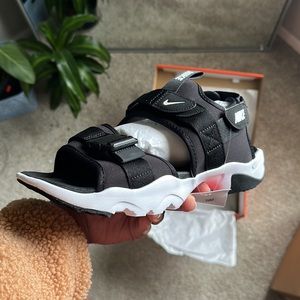 Nike Canyon Sandal, Black/White